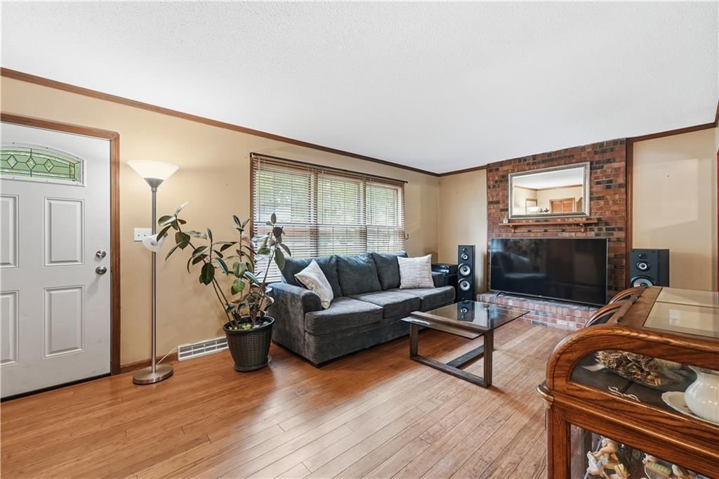 8024 NW Cadwallader Road, Kansas City, MO: listing photo 3