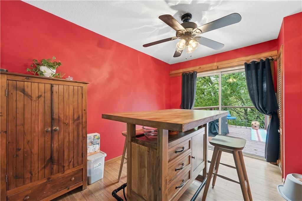 Photo 7 of 20 - 8024 NW Cadwallader Road, Kansas City, MO 64152
