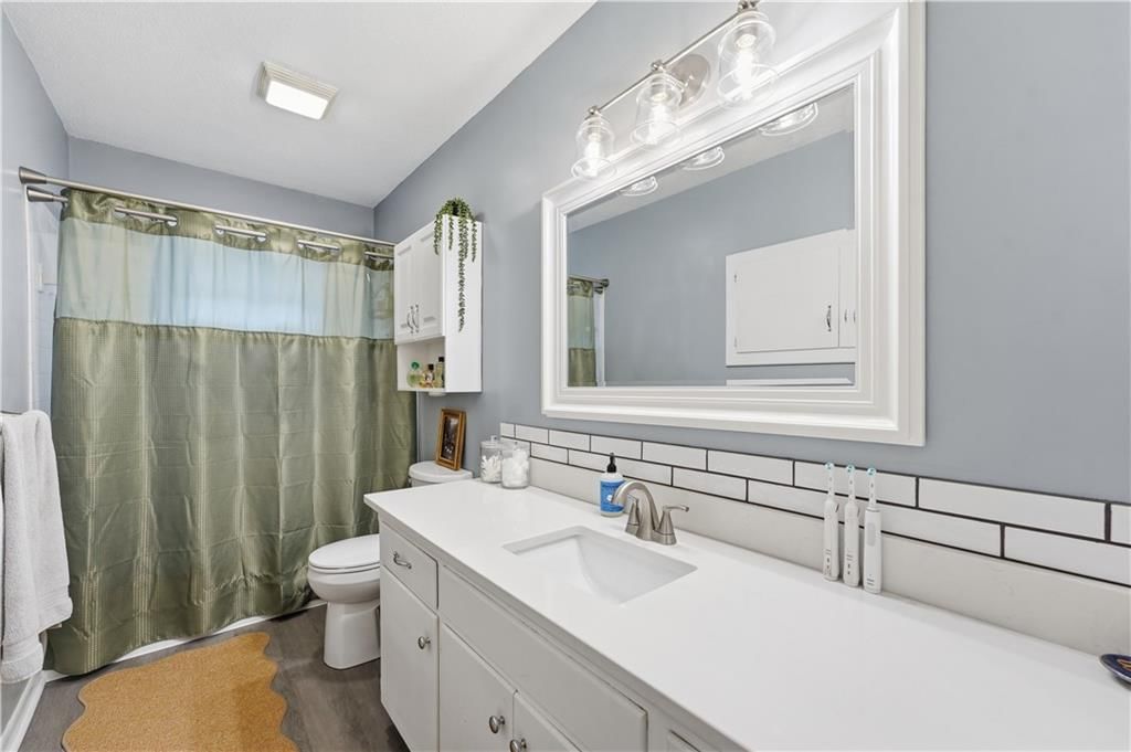 Photo 9 of 20 - 8024 NW Cadwallader Road, Kansas City, MO 64152