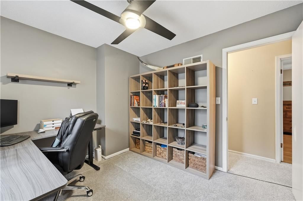 Photo 11 of 20 - 8024 NW Cadwallader Road, Kansas City, MO 64152