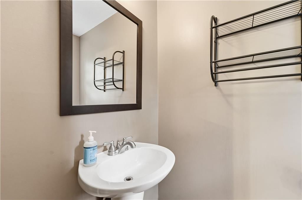 Photo 15 of 20 - 8024 NW Cadwallader Road, Kansas City, MO 64152