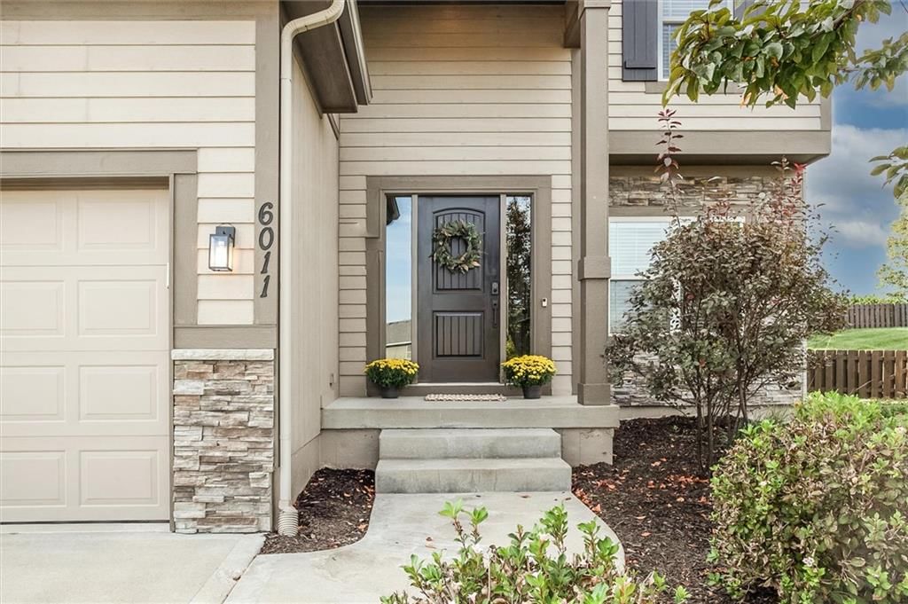 6011 NW 92nd Terrace, Kansas City, MO: listing photo 2