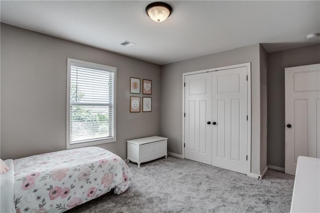Photo 25 of 43 - 6011 NW 92nd Terrace, Kansas City, MO 64154