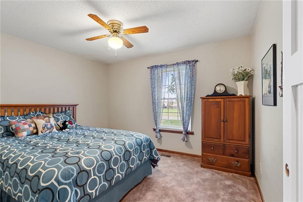 Photo 18 of 48 - 7001 W. 202nd Terrace, Stilwell, KS 66013