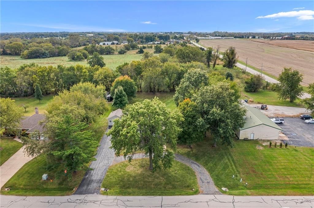 Photo 5 of 48 - 7001 W. 202nd Terrace, Stilwell, KS 66013