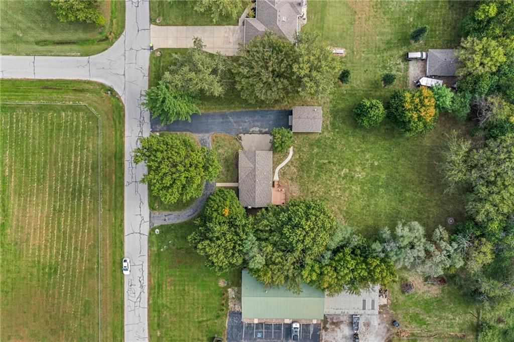 Photo 11 of 48 - 7001 W. 202nd Terrace, Stilwell, KS 66013