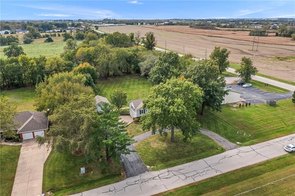 Photo 4 of 48 - 7001 W. 202nd Terrace, Stilwell, KS 66013