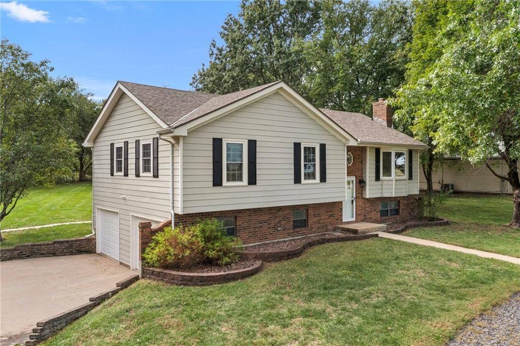 Photo 8 of 48 - 7001 W. 202nd Terrace, Stilwell, KS 66013