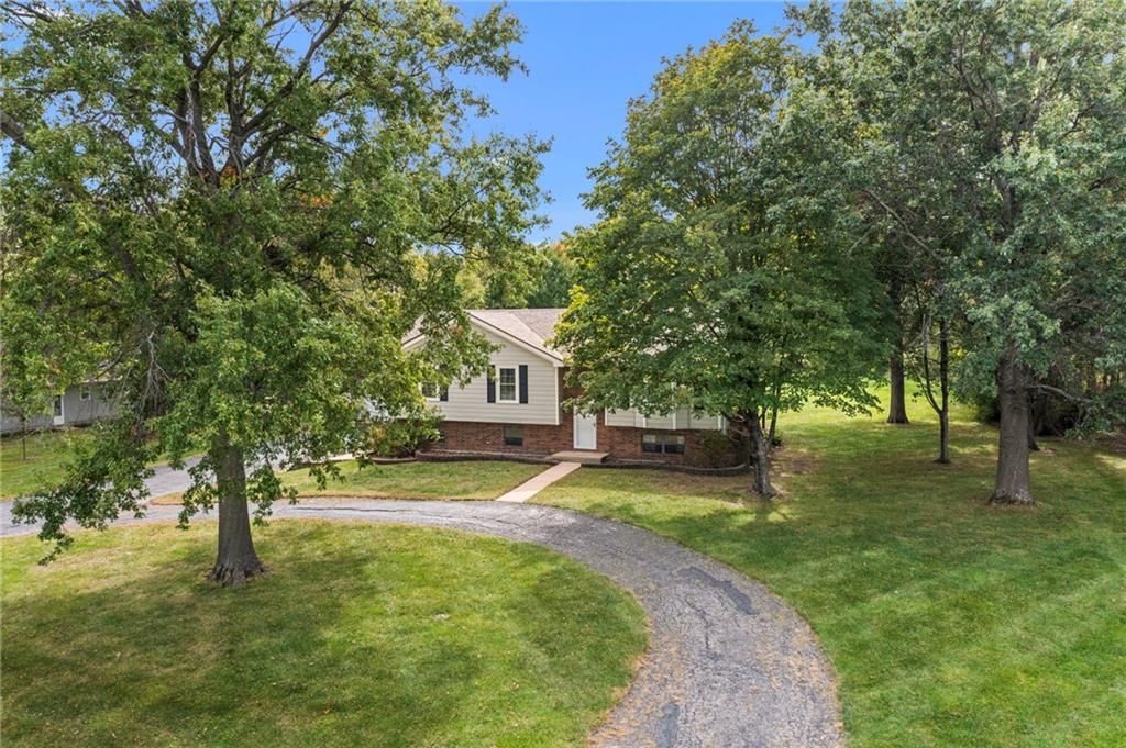 Photo 6 of 48 - 7001 W. 202nd Terrace, Stilwell, KS 66013