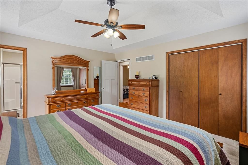 Photo 16 of 48 - 7001 W. 202nd Terrace, Stilwell, KS 66013