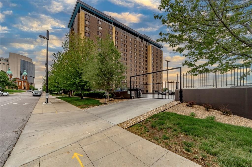 700 E 8th Street, Kansas City, MO: listing photo 3