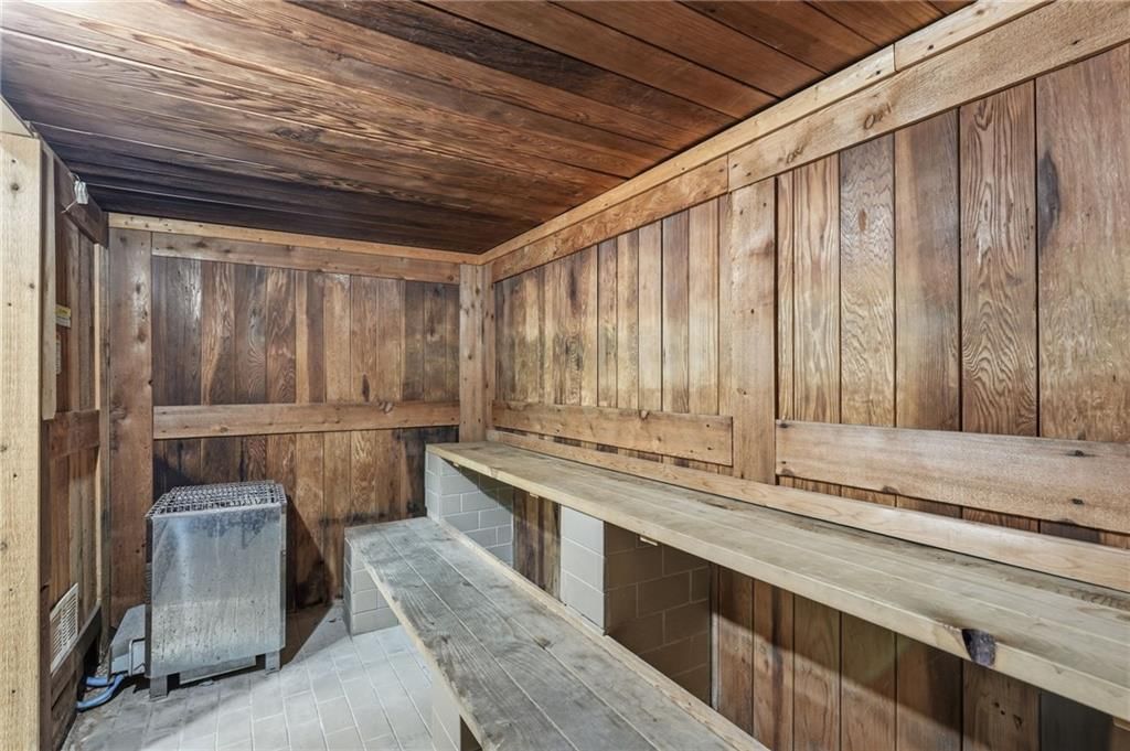Photo 31 of 40 - 3838 Rainbow Boulevard #1011, Kansas City, KS 66103