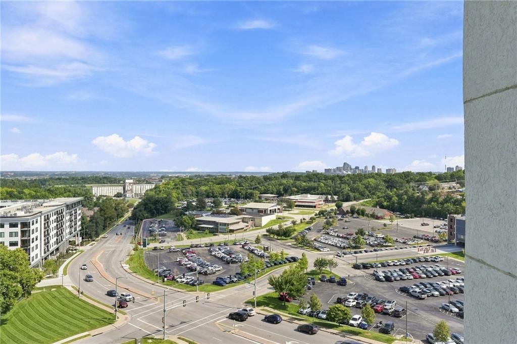 Photo 9 of 40 - 3838 Rainbow Boulevard #1011, Kansas City, KS 66103