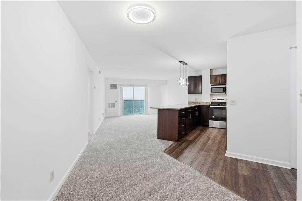Photo 21 of 40 - 3838 Rainbow Boulevard #1011, Kansas City, KS 66103