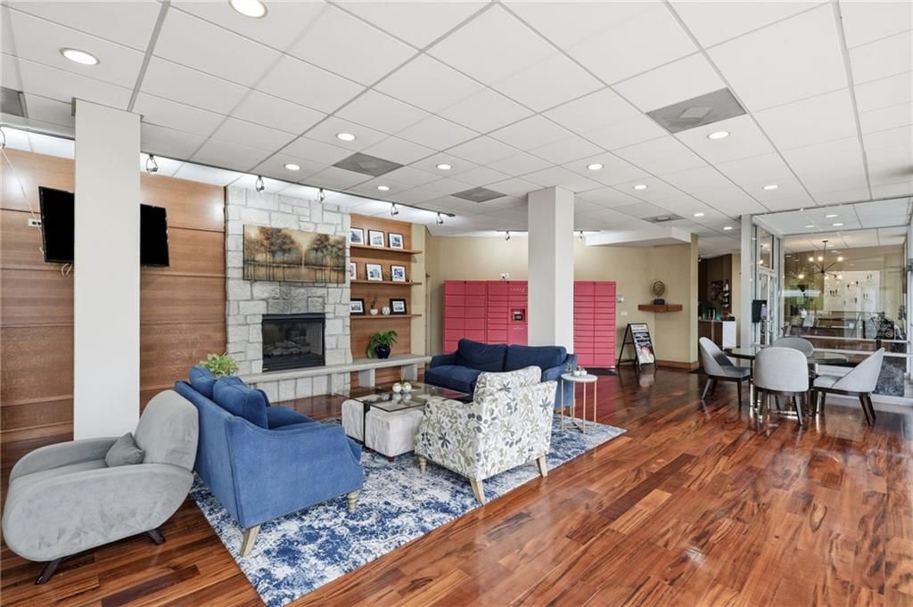 Photo 27 of 40 - 3838 Rainbow Boulevard #1011, Kansas City, KS 66103