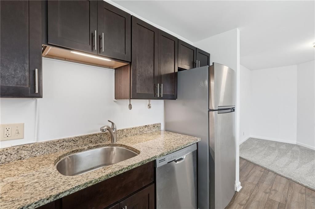 Photo 12 of 40 - 3838 Rainbow Boulevard #1011, Kansas City, KS 66103