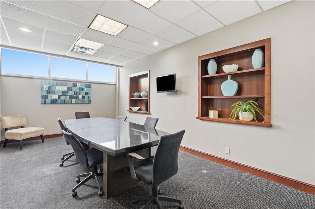 Photo 28 of 40 - 3838 Rainbow Boulevard #1011, Kansas City, KS 66103