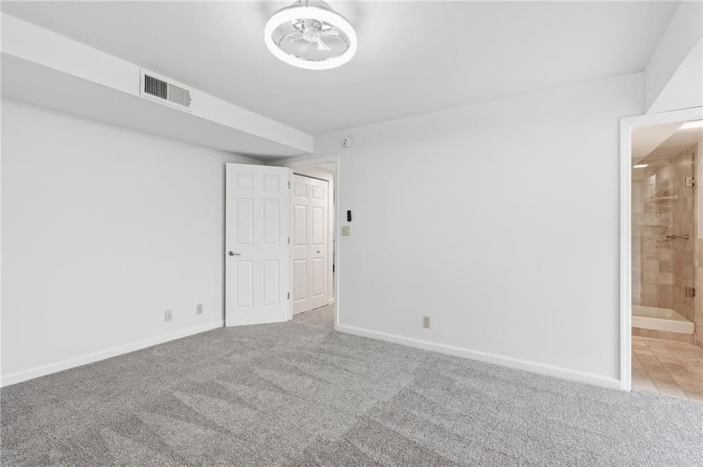 Photo 15 of 40 - 3838 Rainbow Boulevard #1011, Kansas City, KS 66103