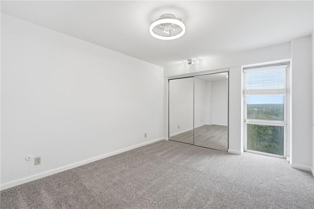 Photo 4 of 40 - 3838 Rainbow Boulevard #1011, Kansas City, KS 66103