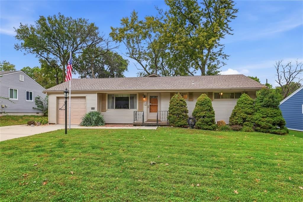 6920 W 72nd Terrace, Overland Park, KS: listing photo 2