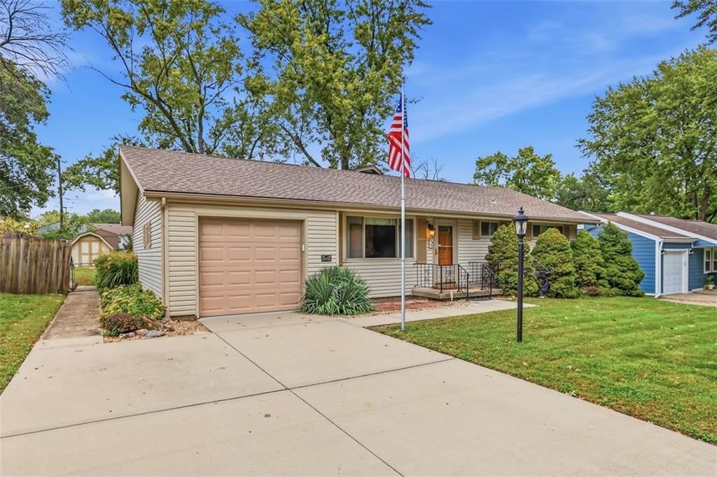6920 W 72nd Terrace, Overland Park, KS: listing photo 3