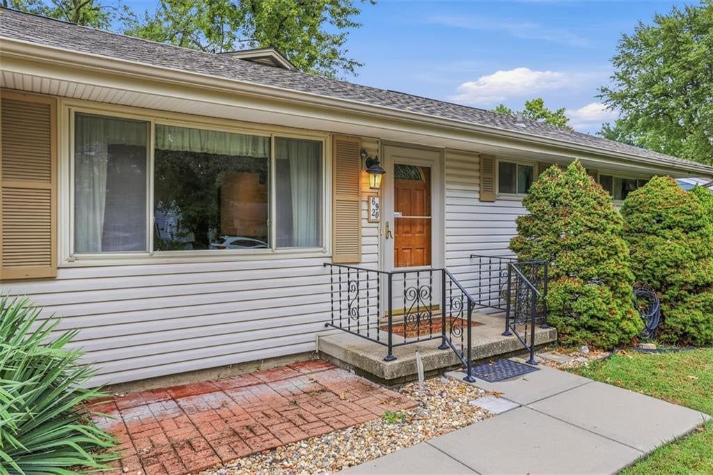 Photo 4 of 46 - 6920 W 72nd Terrace, Overland Park, KS 66204