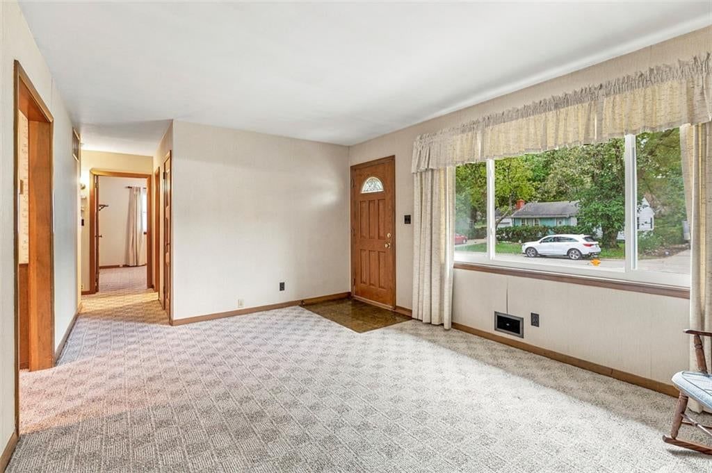 Photo 6 of 46 - 6920 W 72nd Terrace, Overland Park, KS 66204