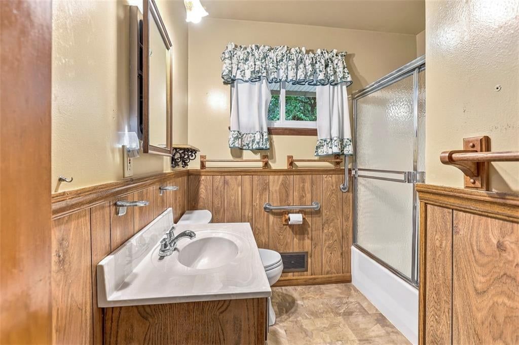Photo 12 of 46 - 6920 W 72nd Terrace, Overland Park, KS 66204