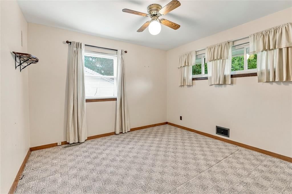 Photo 13 of 46 - 6920 W 72nd Terrace, Overland Park, KS 66204