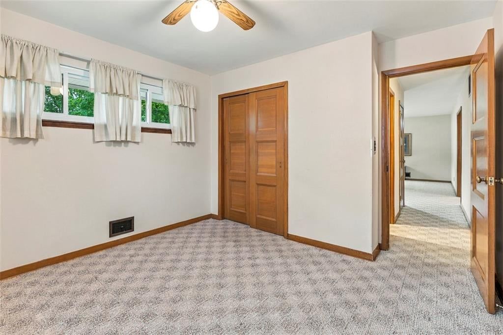 Photo 14 of 46 - 6920 W 72nd Terrace, Overland Park, KS 66204