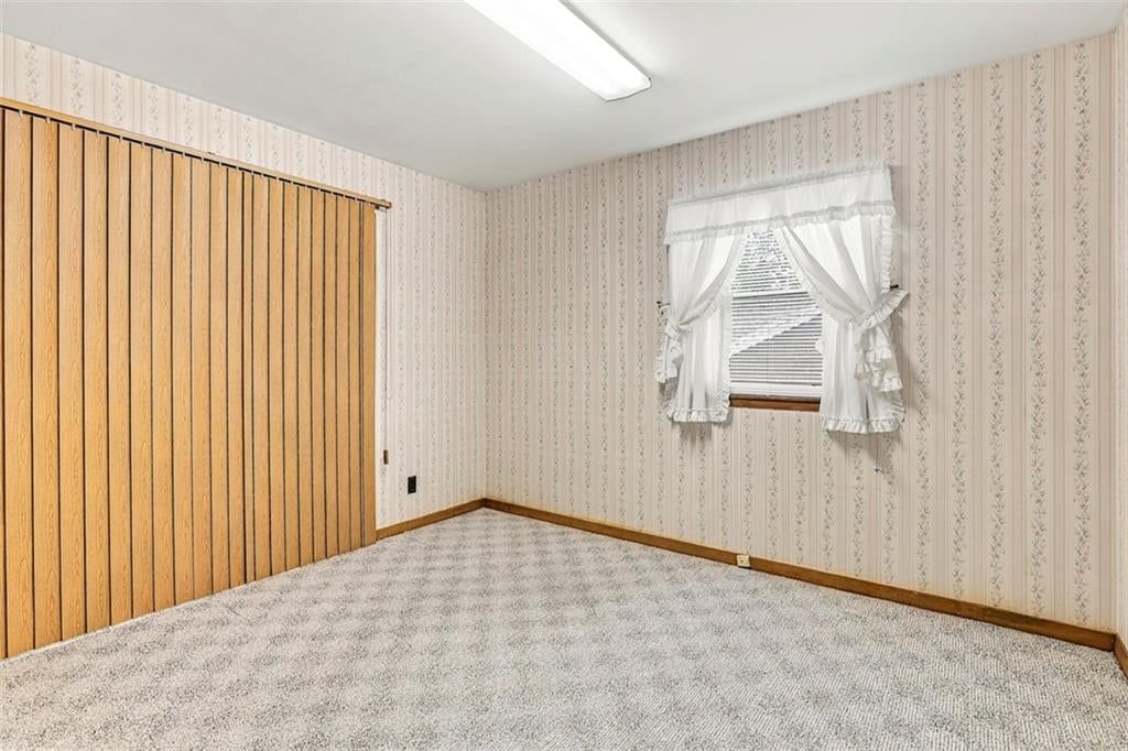 Photo 15 of 46 - 6920 W 72nd Terrace, Overland Park, KS 66204