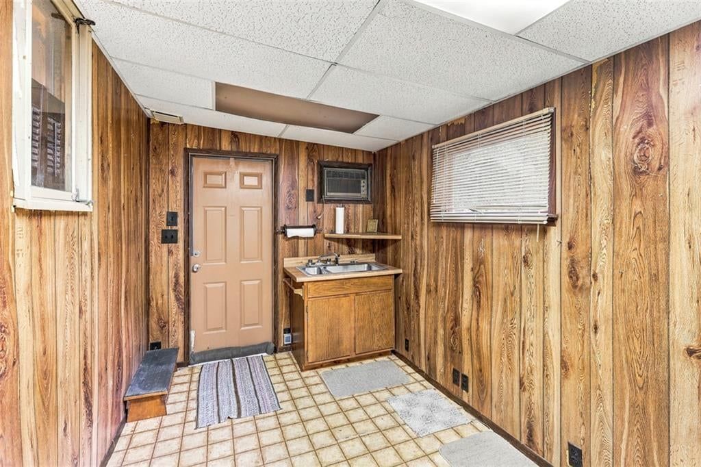 Photo 17 of 46 - 6920 W 72nd Terrace, Overland Park, KS 66204