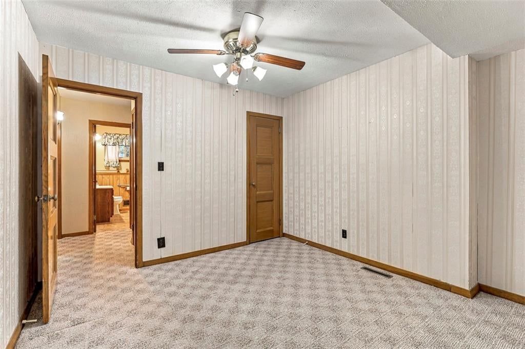 Photo 18 of 46 - 6920 W 72nd Terrace, Overland Park, KS 66204