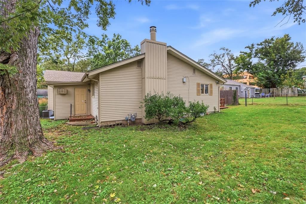 Photo 38 of 46 - 6920 W 72nd Terrace, Overland Park, KS 66204