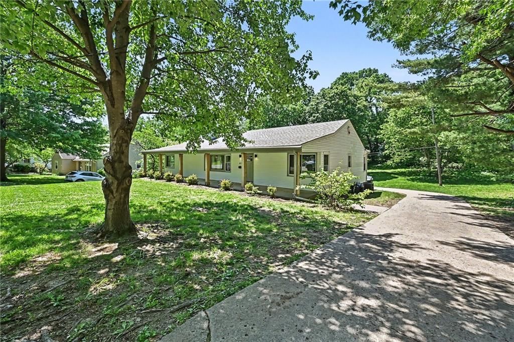613 E Red Road, Independence, MO