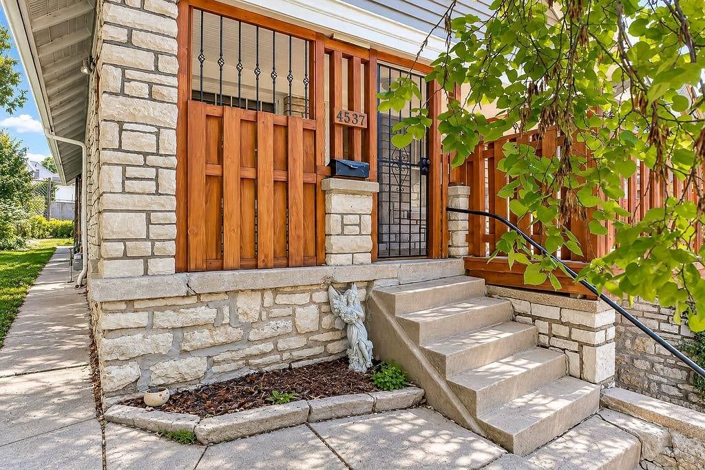 4537 Cambridge Street, Kansas City, KS: listing photo 2