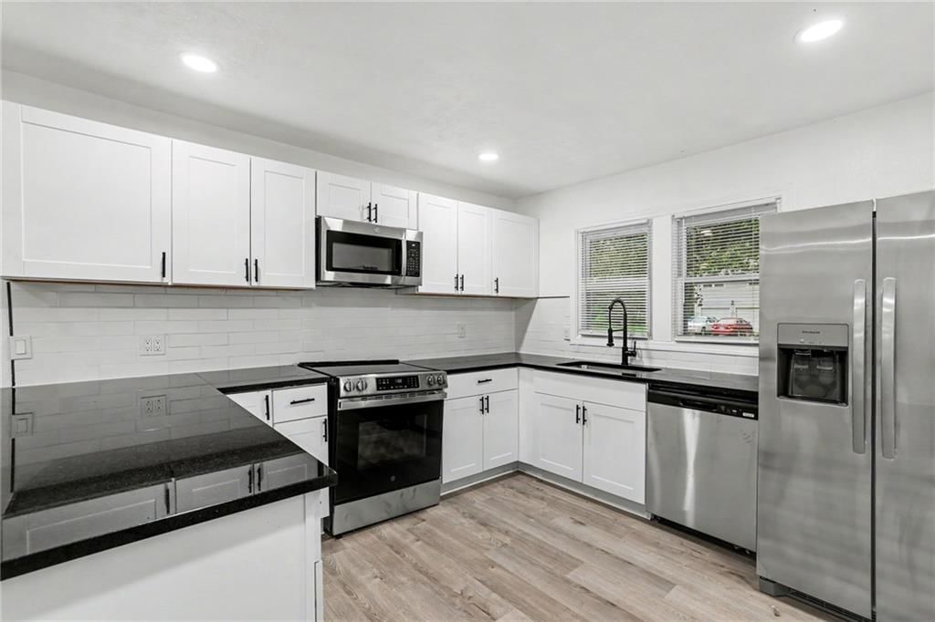 Updated kitchen at 13512 W 90th Place, Lenexa, KS 66215