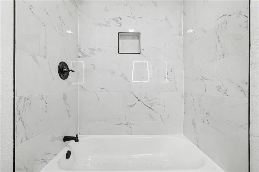 Tub and shower combo at 13512 W 90th Place, Lenexa, KS 66215