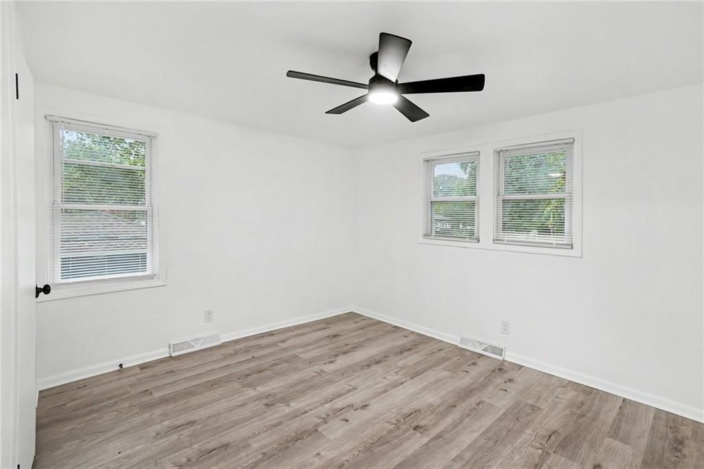 Photo 14 of 26 - 13512 W 90th Place, Lenexa, KS 66215