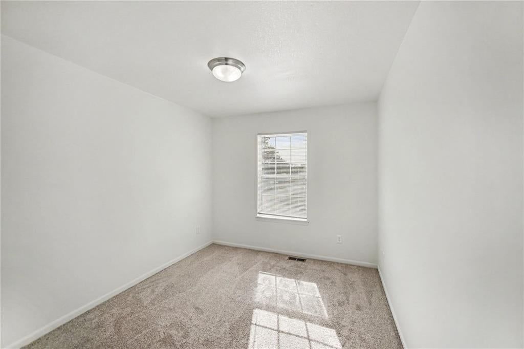 Photo 16 of 29 - 7436 Oakland Avenue, Kansas City, KS 66112