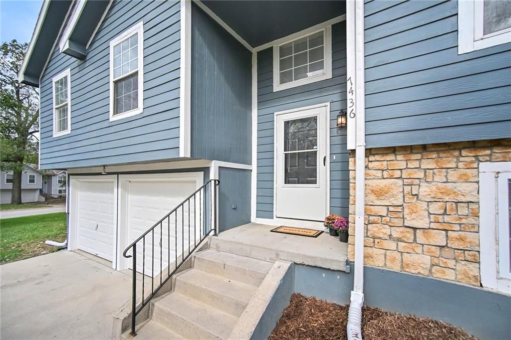 7436 Oakland Avenue, Kansas City, KS: listing photo 2