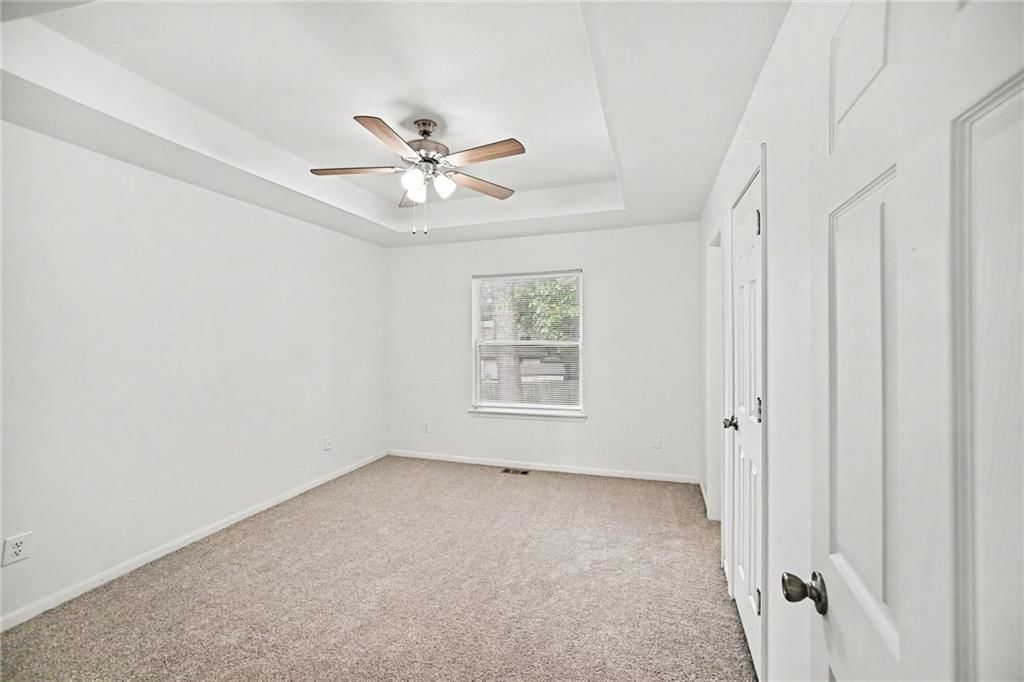 Photo 12 of 29 - 7436 Oakland Avenue, Kansas City, KS 66112