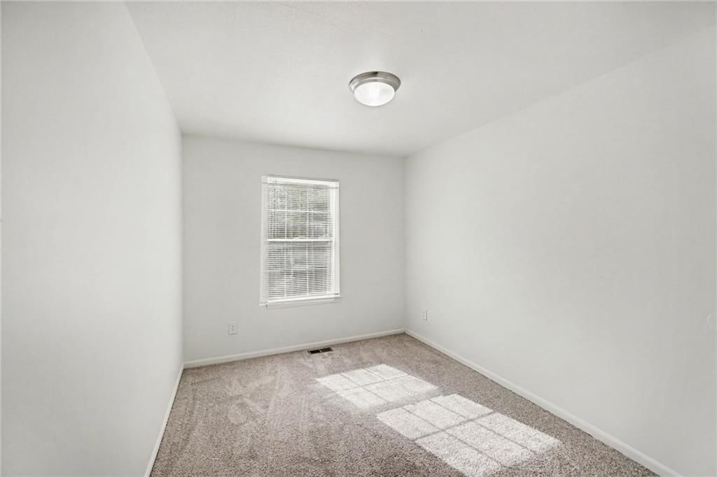 Photo 18 of 29 - 7436 Oakland Avenue, Kansas City, KS 66112