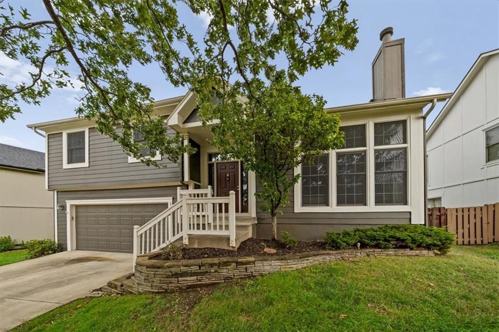 14907 S Summit Street, Olathe, KS: listing photo 3