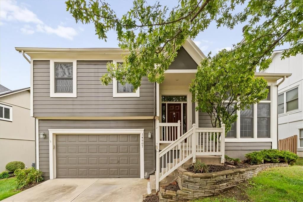 14907 S Summit Street, Olathe, KS: listing photo 2
