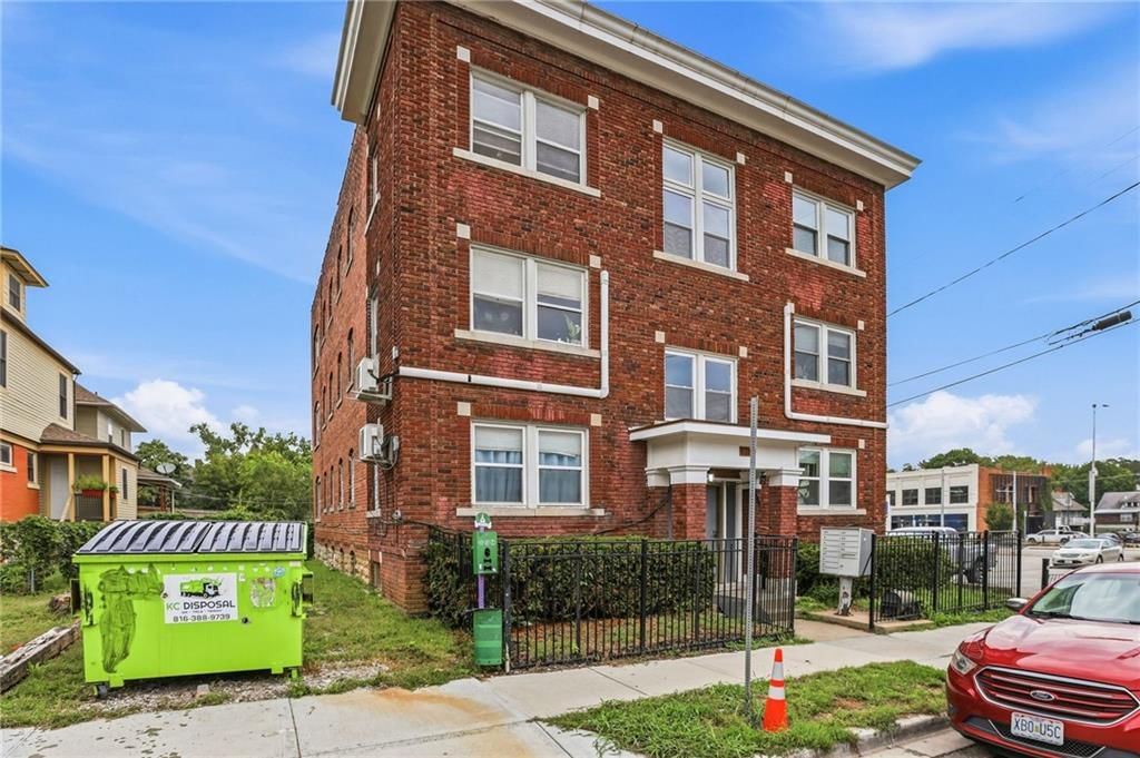 Photo 3 of 28 - 16 W 37th Street, Kansas City, MO 64111