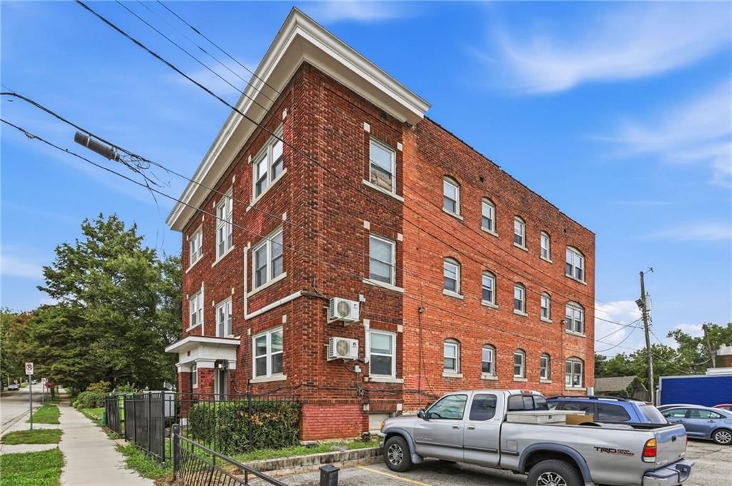Photo 5 of 28 - 16 W 37th Street, Kansas City, MO 64111