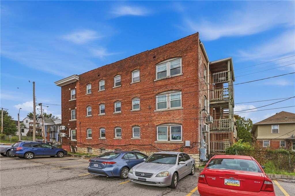 Photo 7 of 28 - 16 W 37th Street, Kansas City, MO 64111