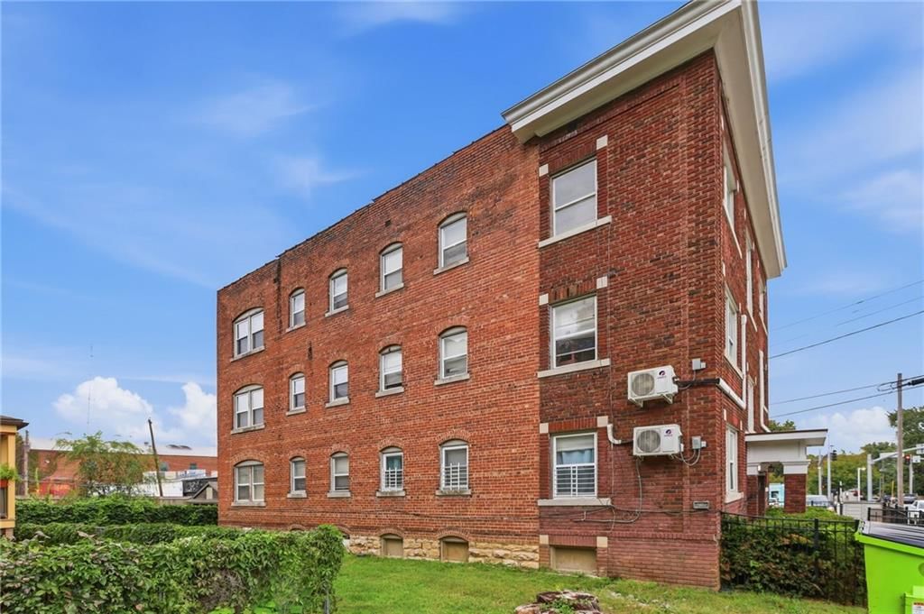 Photo 8 of 28 - 16 W 37th Street, Kansas City, MO 64111