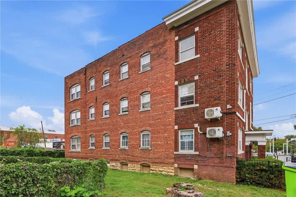 Photo 9 of 28 - 16 W 37th Street, Kansas City, MO 64111